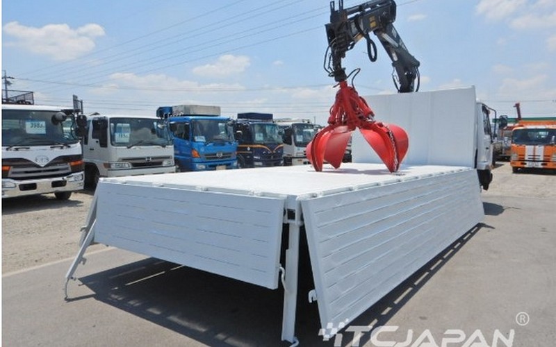 NISSAN CONDOR HIGH-UP CRANE (2001)