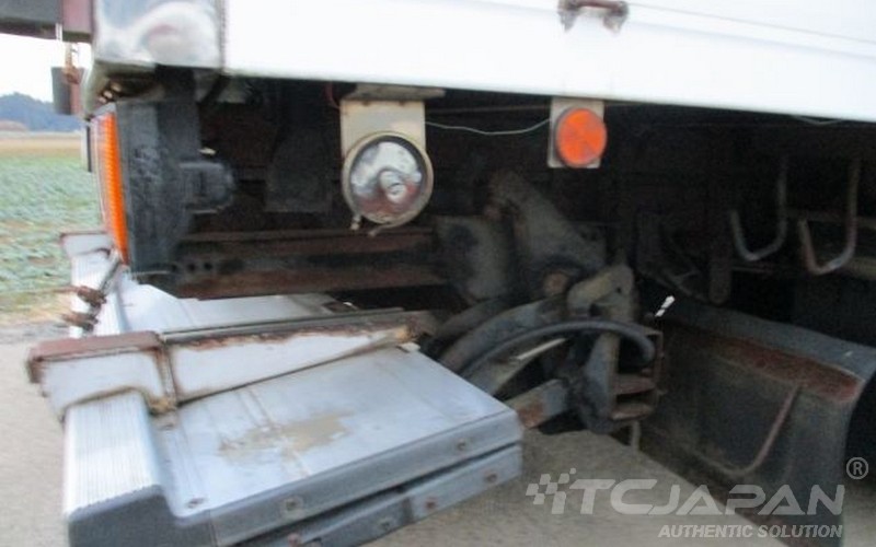 ISUZU ELF FREEZER (2006)