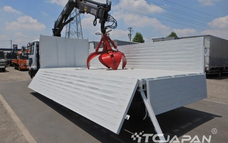 NISSAN CONDOR HIGH-UP CRANE (2001)