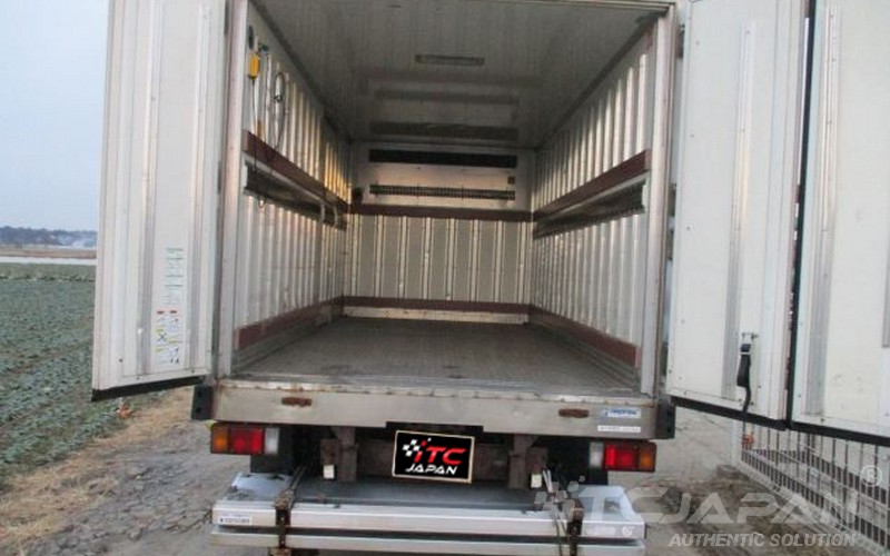 ISUZU ELF FREEZER (2006)