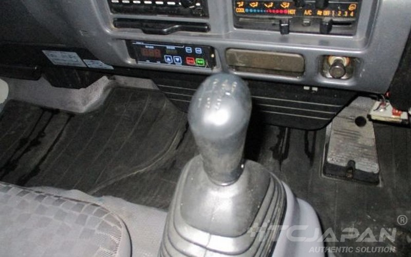 ISUZU ELF FREEZER (2006)