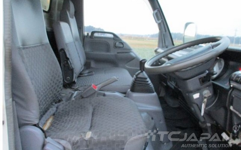 ISUZU ELF FREEZER (2006)