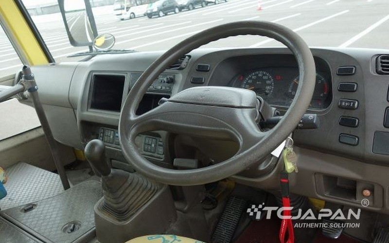 MITSUBISHI ROSA (2000)