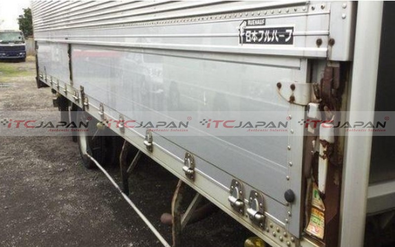 MITSUBISHI FUSO FIGHTER (2005)