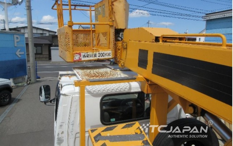 ISUZU ELF (2000)