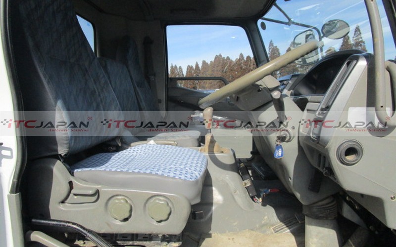 MITSUBISHI FUSO FIGHTER (2004)