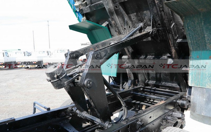 MITSUBISHI FUSO FIGHTER (2002)