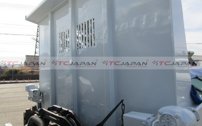 MITSUBISHI FUSO FIGHTER (2004)