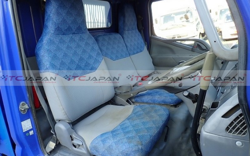MITSUBISHI CANTER (2004)