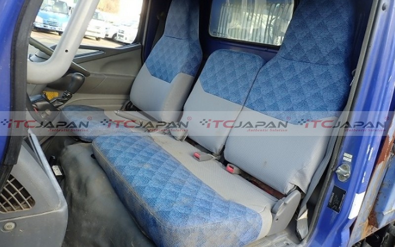 MITSUBISHI CANTER (2004)