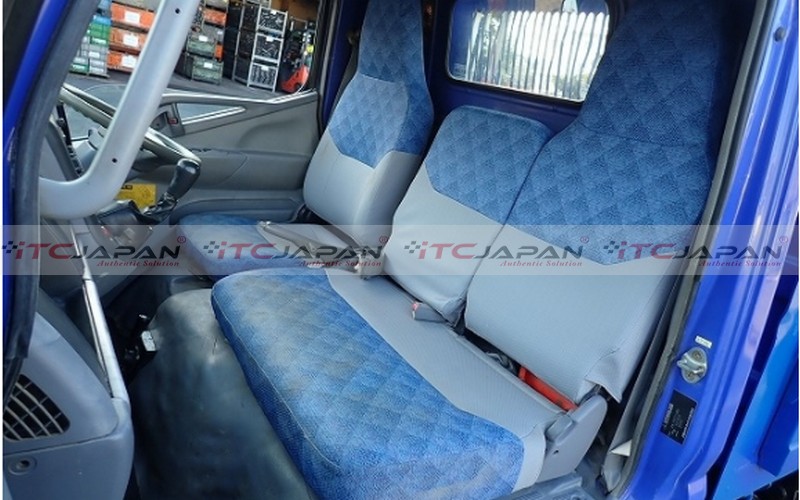 MITSUBISHI CANTER (2004)