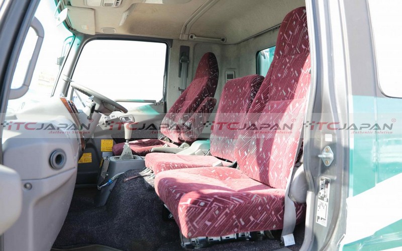 MITSUBISHI FUSO FIGHTER (2002)