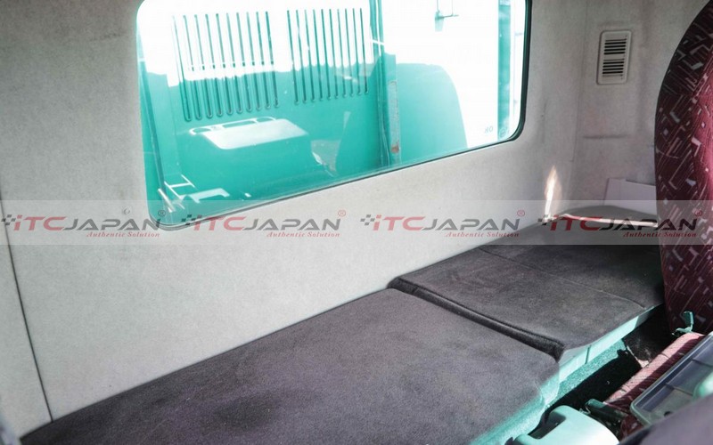 MITSUBISHI FUSO FIGHTER (2002)