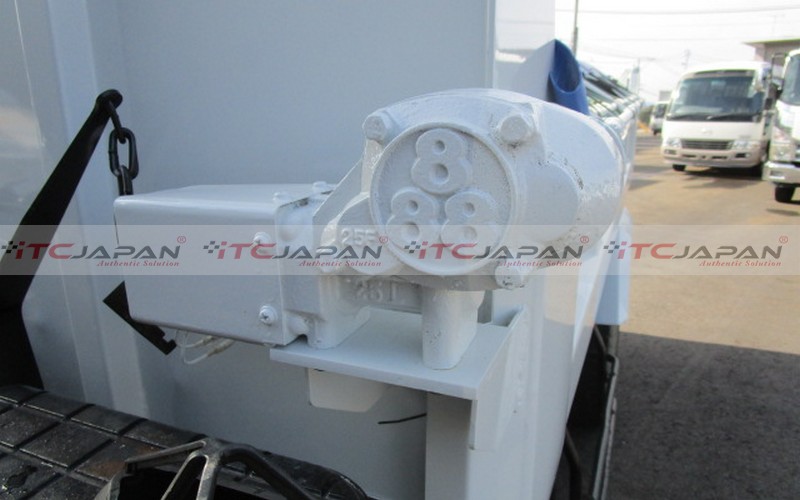 MITSUBISHI FUSO FIGHTER (2004)