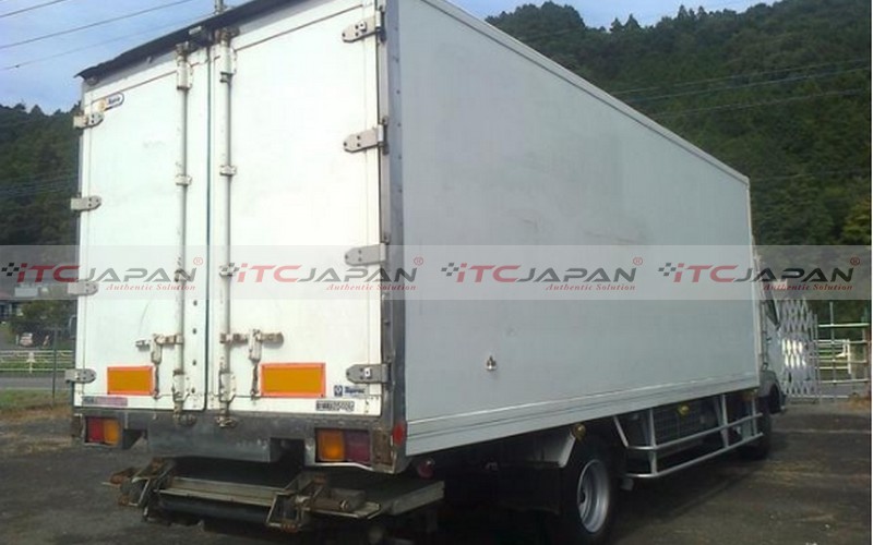 MITSUBISHI FUSO FIGHTER (2002)