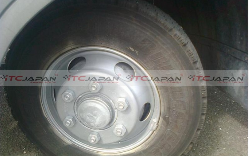 MITSUBISHI FUSO FIGHTER (2002)