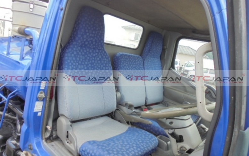 MITSUBISHI CANTER (2002)