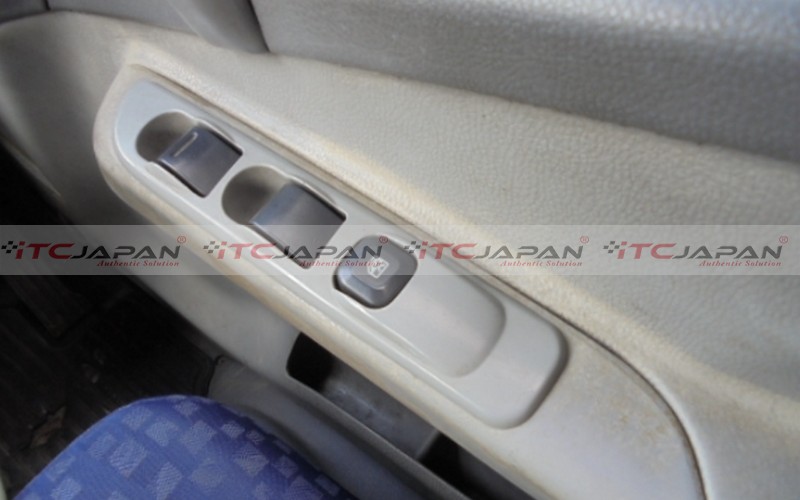 MITSUBISHI CANTER (2002)