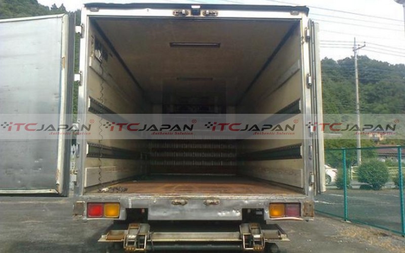 MITSUBISHI FUSO FIGHTER (2002)
