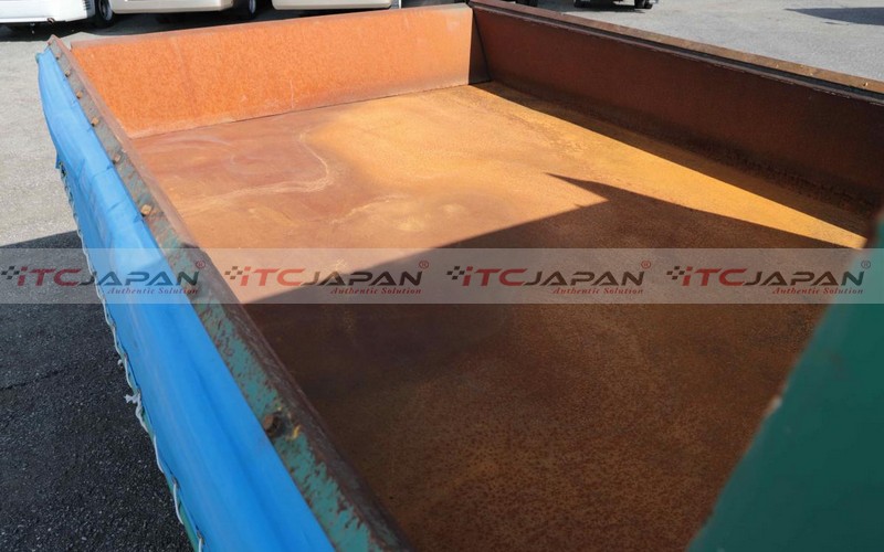 MITSUBISHI FUSO FIGHTER (2002)