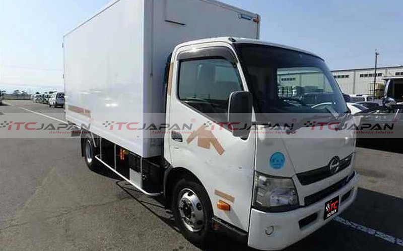 HINO DUTRO (2011)