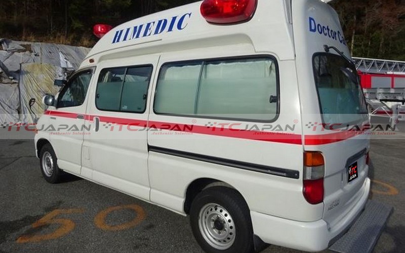 TOYOTA HIACE COMMUTER (2003)