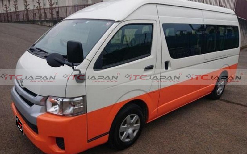 TOYOTA HIACE COMMUTER (2016)