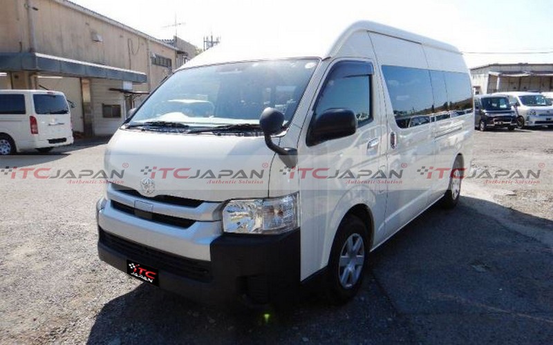 TOYOTA HIACE COMMUTER (2019)