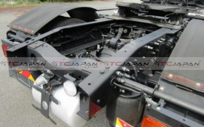 NISSAN U.D TRUCK TRACTOR HEAD (2015)