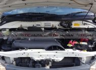 TOYOTA HIACE COMMUTER (2003)