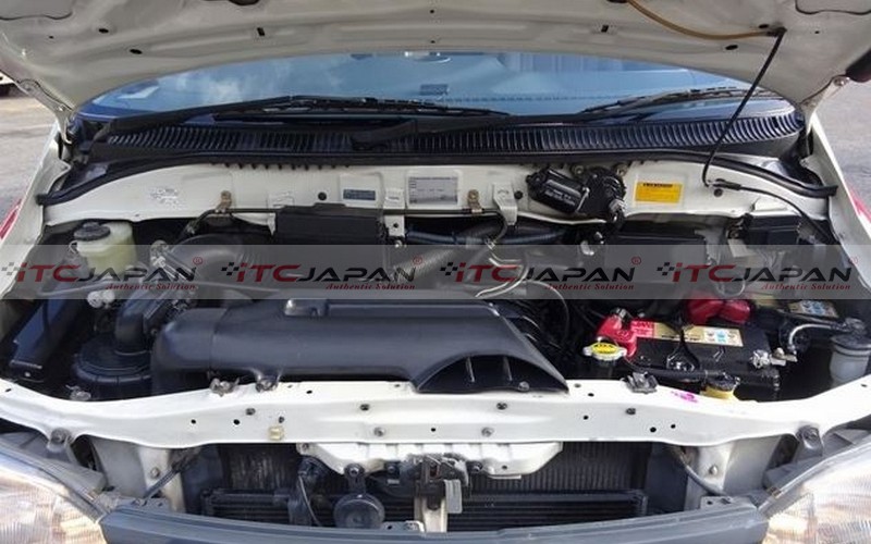 TOYOTA HIACE COMMUTER (2003)