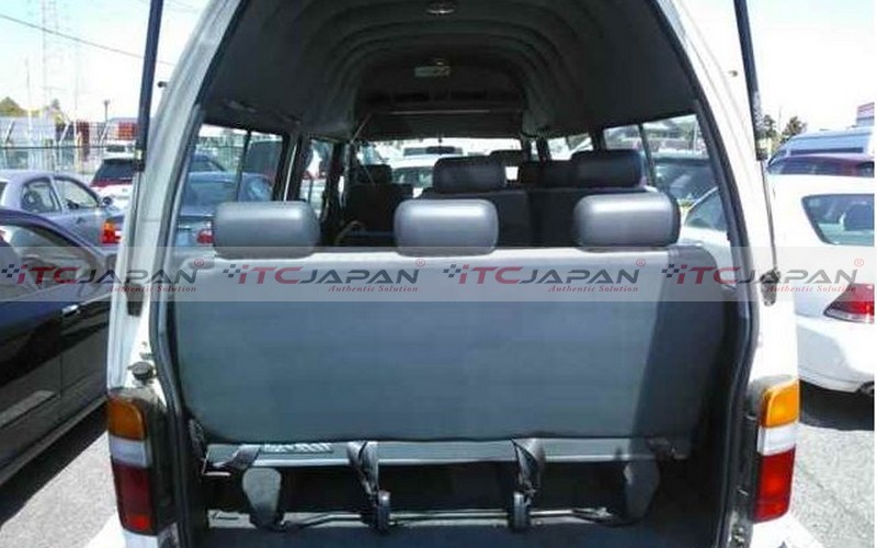 TOYOTA HIACE COMMUTER (2004)