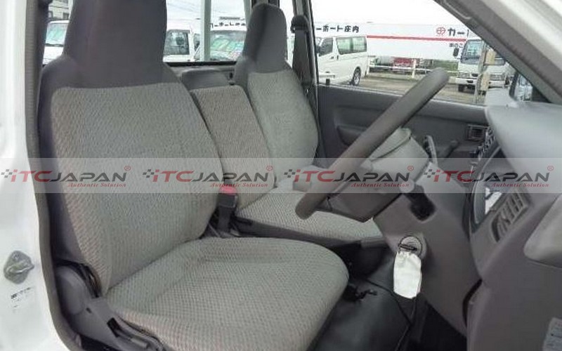 TOYOTA LITEACE TRUCK (2004)