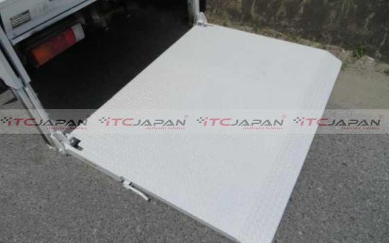 MITSUBISHI CANTER (2011)