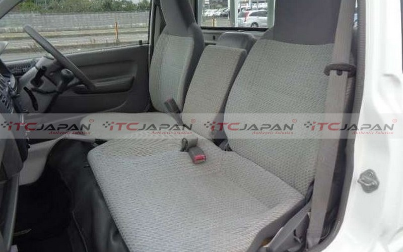 TOYOTA LITEACE TRUCK (2004)