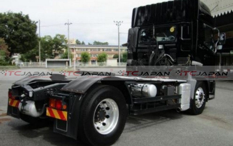 NISSAN U.D TRUCK TRACTOR HEAD (2015)