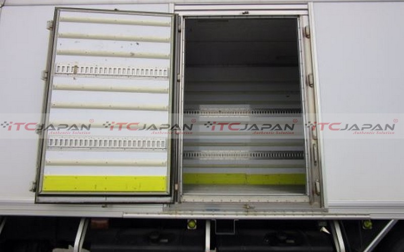 ISUZI GIGA FREEZER TRUCK  (2008)