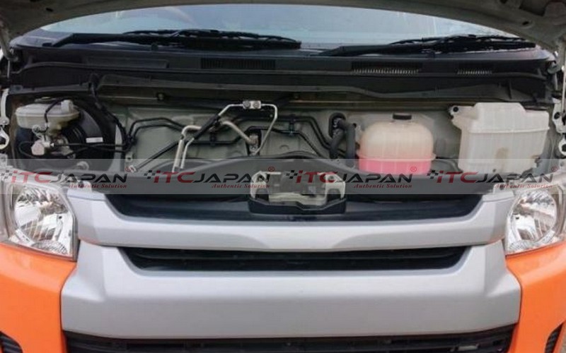 TOYOTA HIACE COMMUTER (2016)