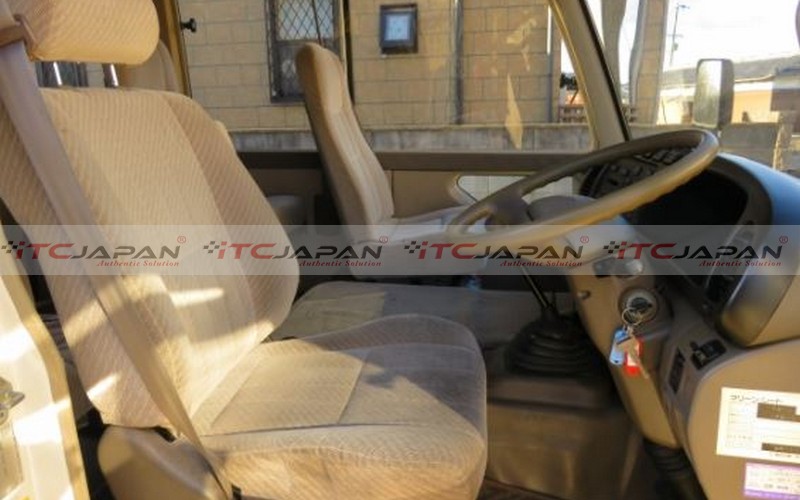 TOYOTA COASTER (1995)