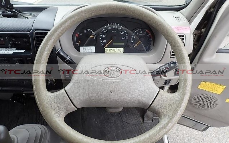 TOYOTA DYNA (2004)
