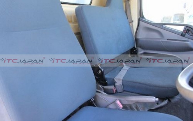 MITSUBISHI CANTER (2011)