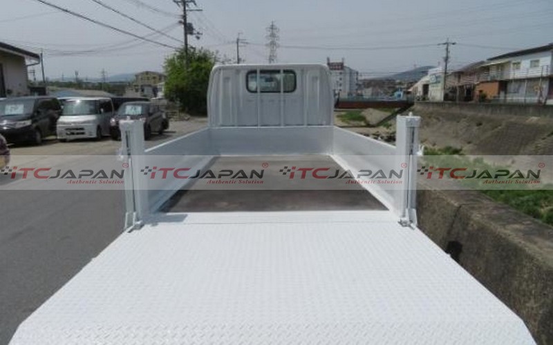 MITSUBISHI CANTER (2011)