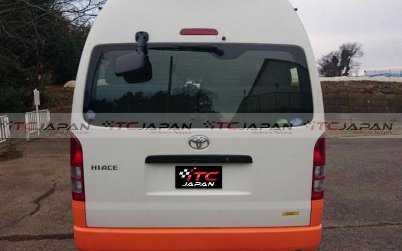 TOYOTA HIACE COMMUTER (2016)