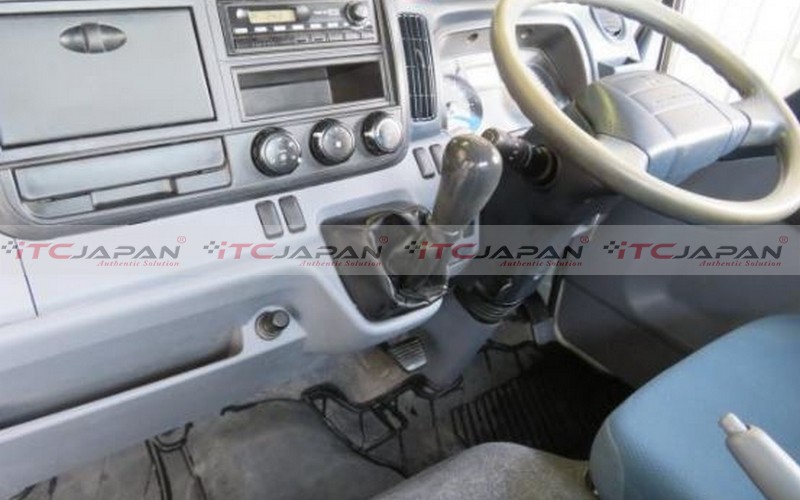 MITSUBISHI CANTER (2011)