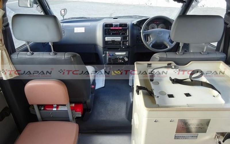 TOYOTA HIACE COMMUTER (2003)