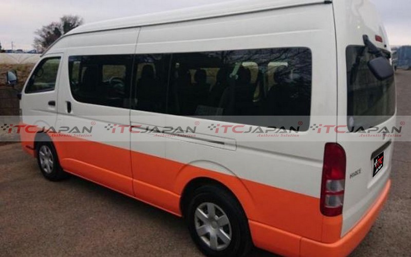 TOYOTA HIACE COMMUTER (2016)