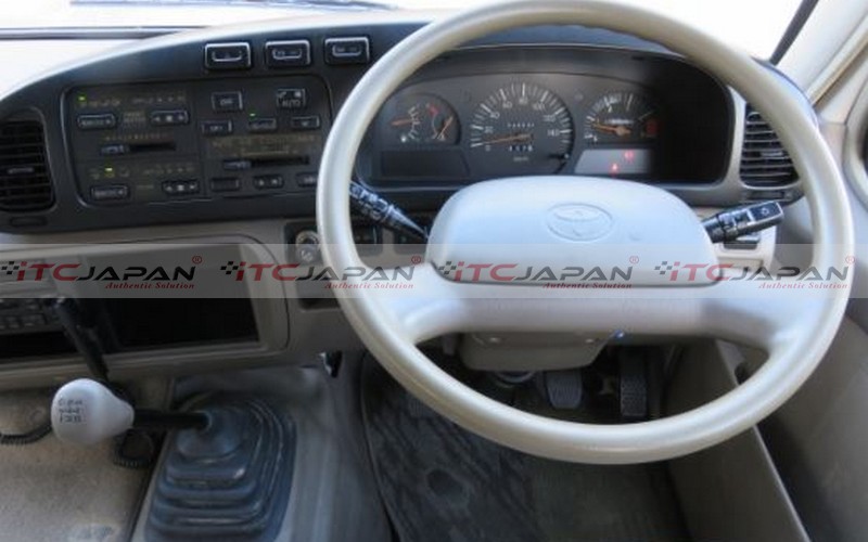 TOYOTA COASTER (1995)