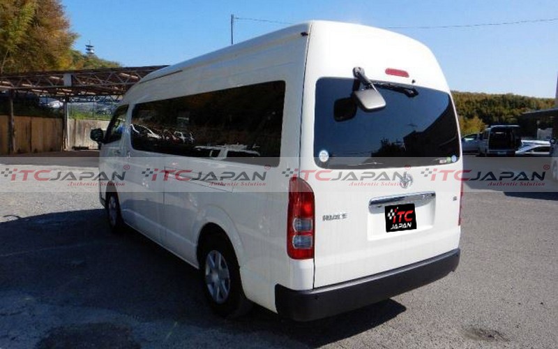 TOYOTA HIACE COMMUTER (2019)