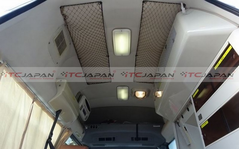 TOYOTA HIACE COMMUTER (2003)