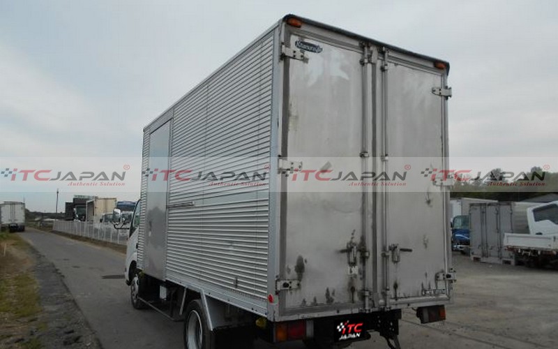 HINO DUTRO (2002)